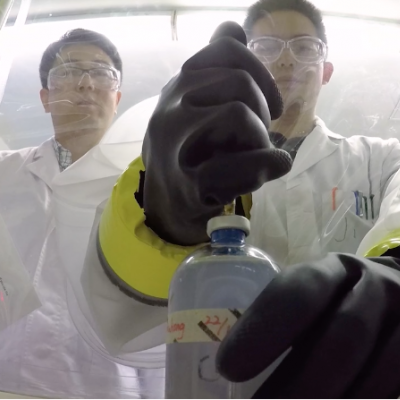 PhD Student Ji Lu (right) in the lab with his supervisor Dr Jianhua Guo (left)